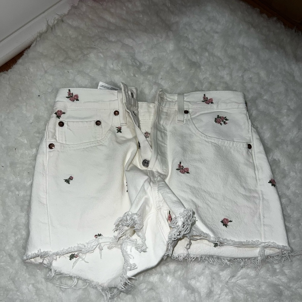 Levi rose shorts size 25